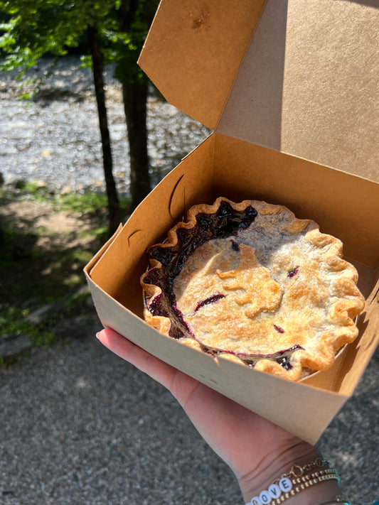 Wander Up North To Lincoln & Woodstock, New Hampshire With Us